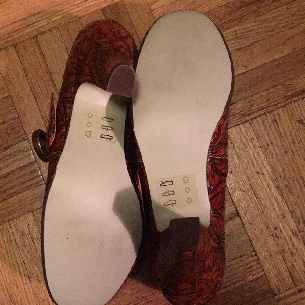 Shoes - Picture 3 of 3